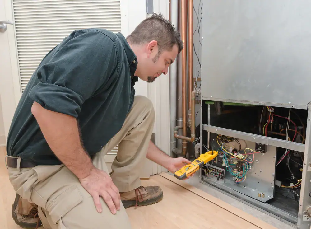 Technician Checking Heat Pump Greater Bridgeport Planning Region Connecticut_1